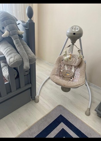 Bej Otomatik Oyuncaklı Bebek Salıncağı - Görsel 4