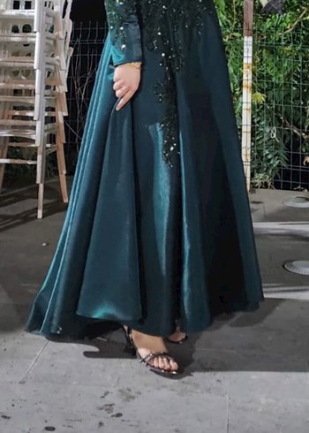 Uzun Kollu İşlemeli Yeşil Abiye Elbise - Görsel 2