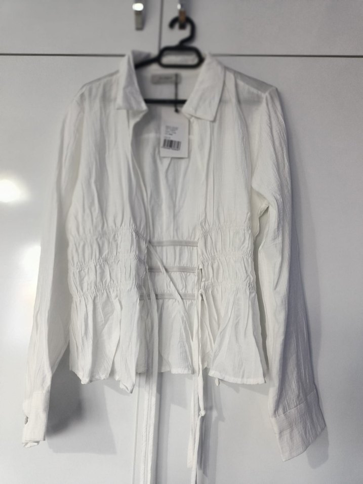 Beyaz Keten Kemerli Uzun Kollu Gömlek - Görsel 2