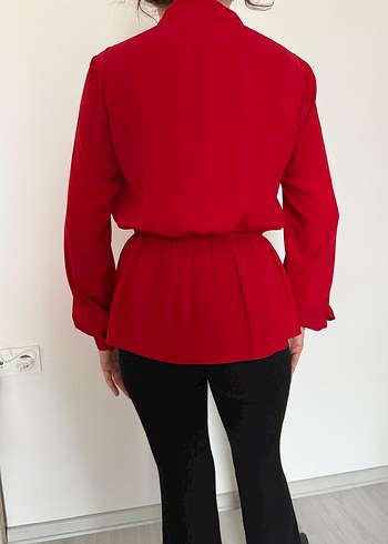 Kırmızı Parlak Düğmeli Bluzu - Görsel 2