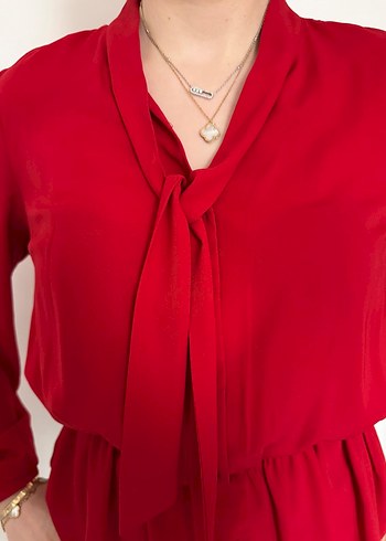 Kırmızı Parlak Düğmeli Bluzu - Görsel 3