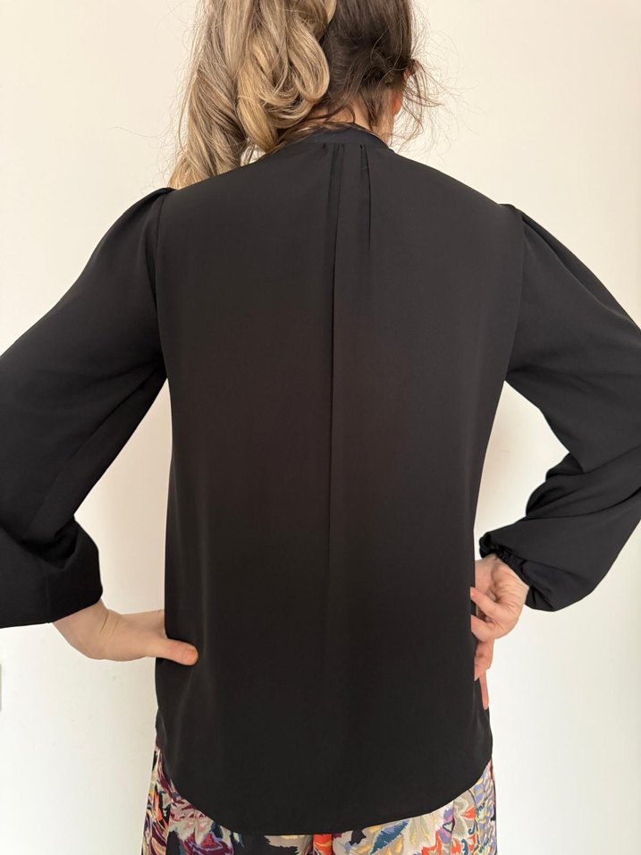 Uzun Kollu Siyah Kadın Bluz - Görsel 2