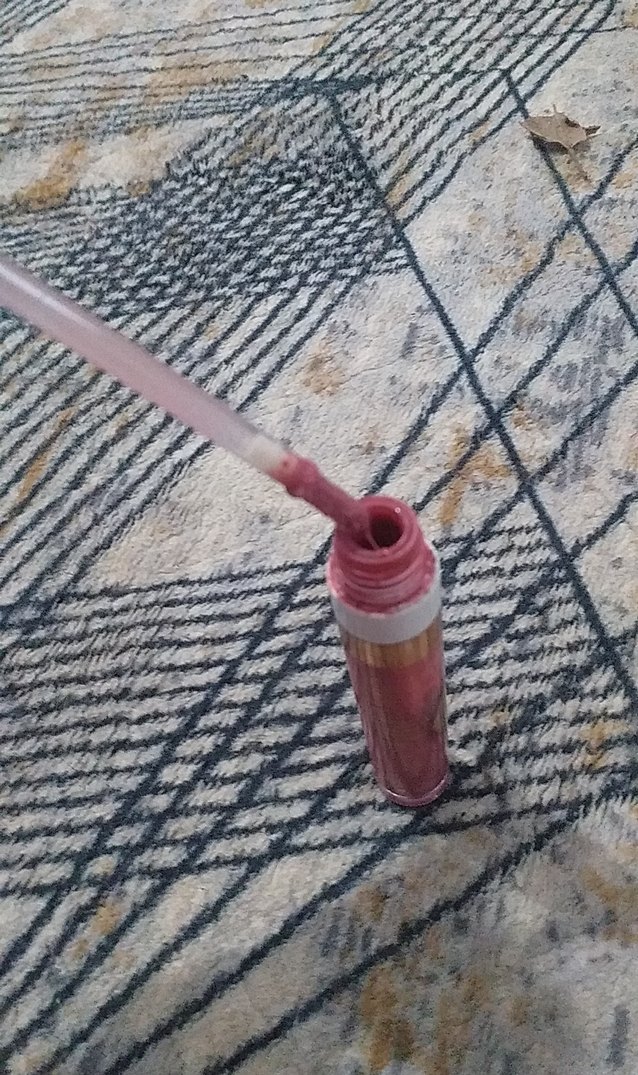 Pastel Pembe Dudak Parlatıcısı - Görsel 2