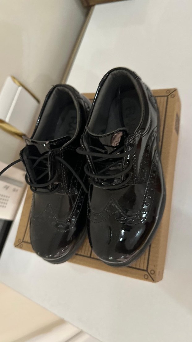 Koyu Siyah Parlak Erkek Çocuk Özel Ayakkabı - Görsel 3