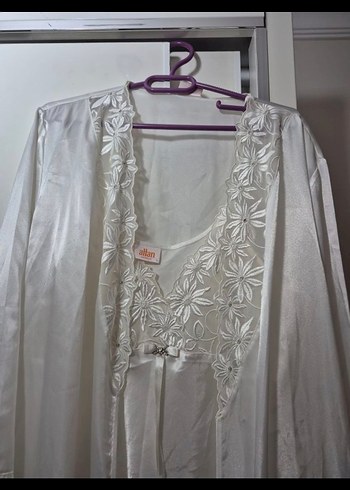 İşlemeli Beyaz Uzun Kollu Kadın Gecelik - Görsel 2