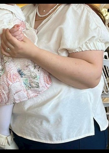 V Yaka Beyaz Kadın Bluz, Bol Kesim, Kısa Kollu - Görsel 2