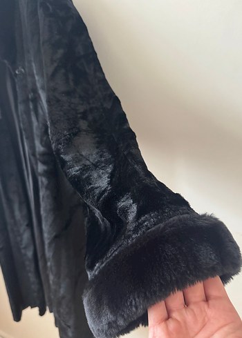 Uzun Siyah Süet Kürk Detaylı Kadın Kaban - Görsel 4