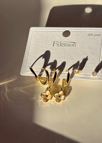 Parıltılı Gold Mini Çiçek Küpeler