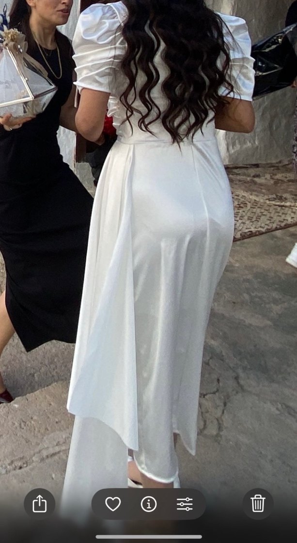 Beyaz uzun yıtmaçlı elbise - Görsel 3