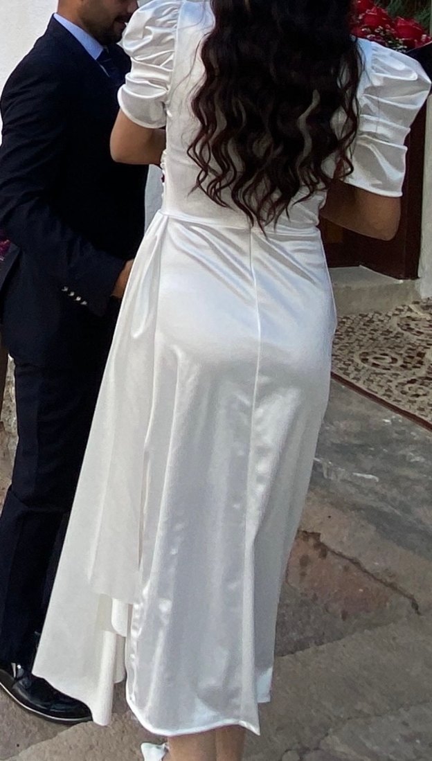 Beyaz uzun yıtmaçlı elbise - Görsel 2