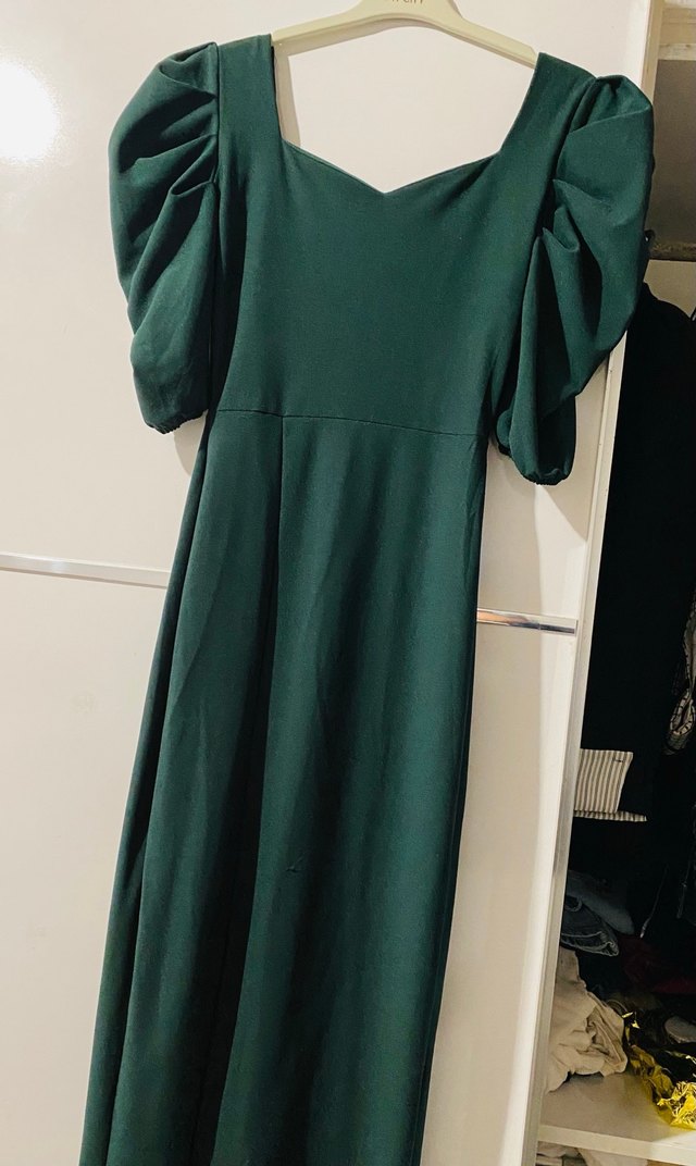 Drapeli V Yaka zümrüt yeşili Uzun Elbise - Görsel 2