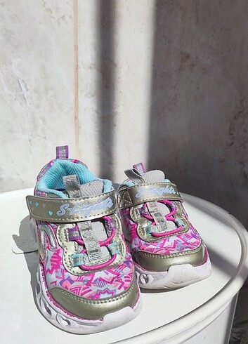 skechers