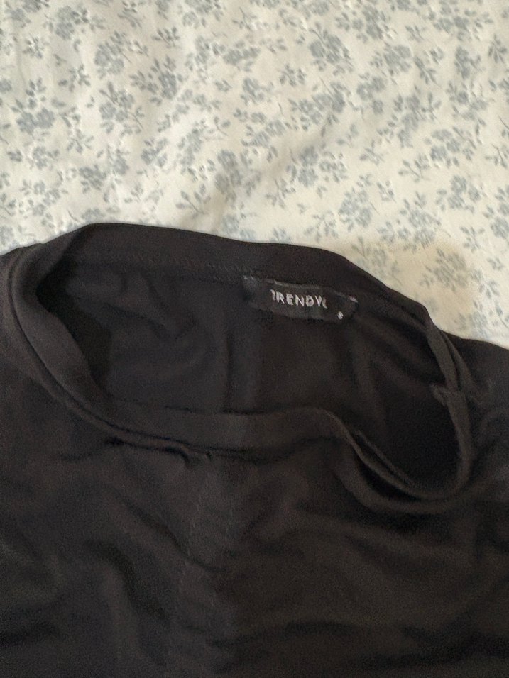 Uzun Kollu Siyah Büzgülü Bluz - Görsel 2