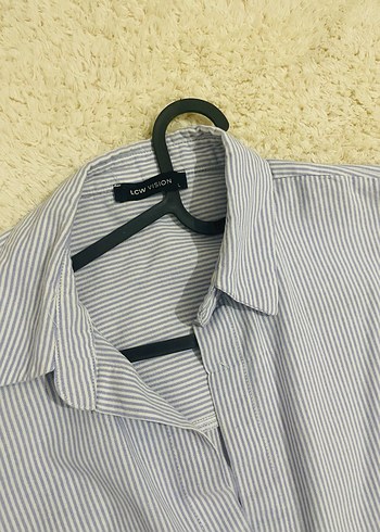 Düğmeli Mavi Çizgili Kadın Gömlek - Görsel 4