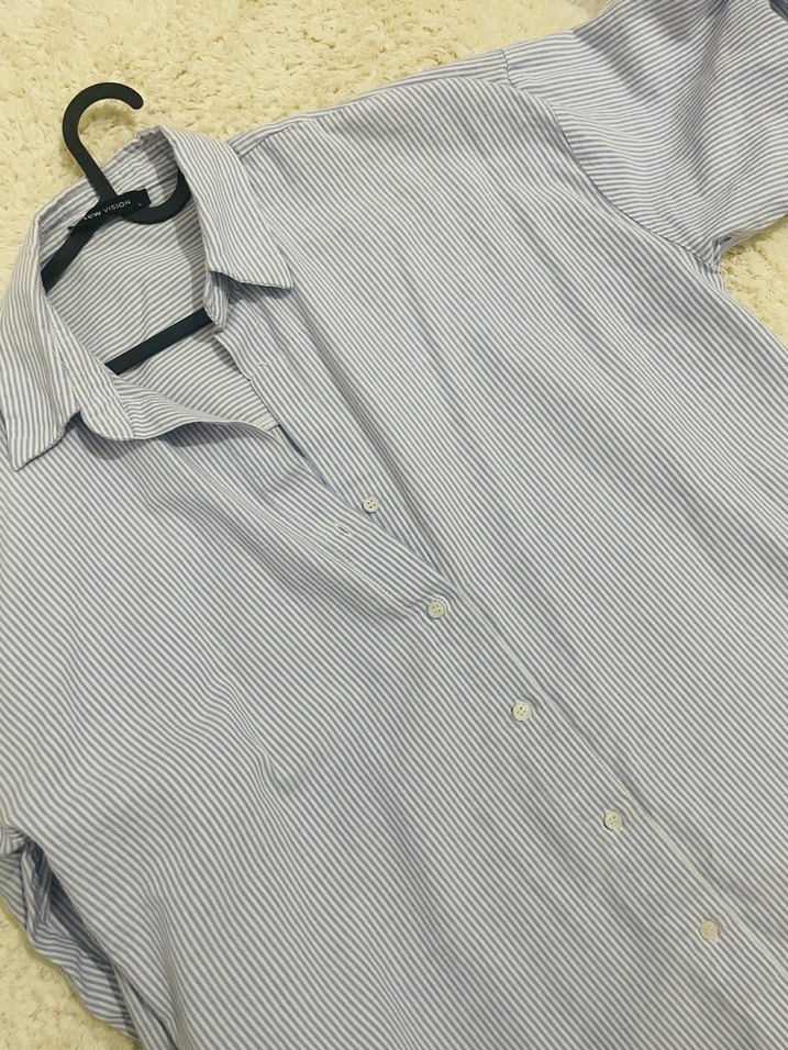 Düğmeli Mavi Çizgili Kadın Gömlek - Görsel 3