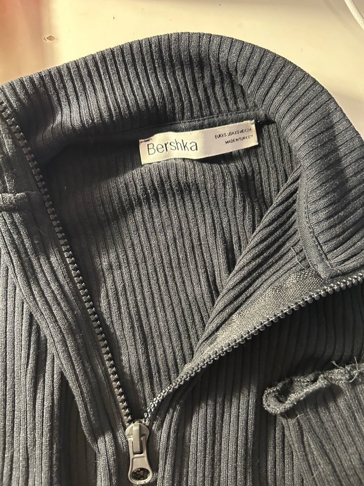 Gri Kadın Yüksek Yakalı Fermuarlı Hırka - Görsel 2