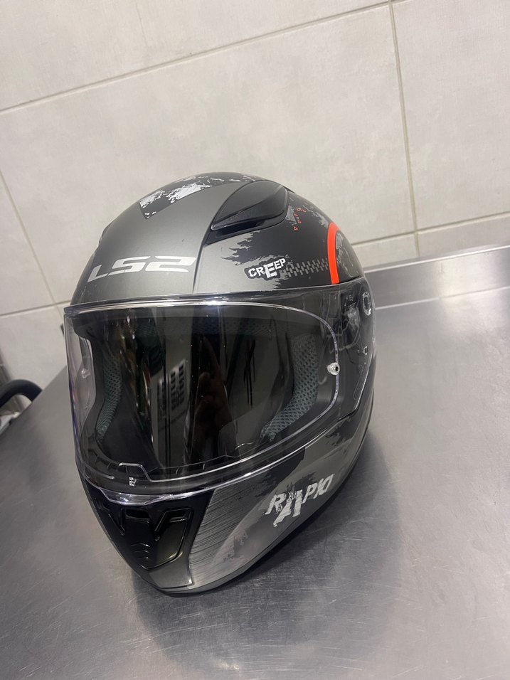 Gri Baskılı Rock Punk Motosiklet Kaskı - Görsel 4