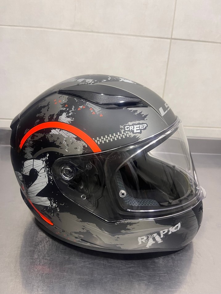 Gri Baskılı Rock Punk Motosiklet Kaskı - Görsel 2