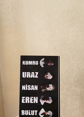 Enkaz Altındakiler - Beyza Alkoç ciltli + posterli + ayraçlı - Görsel 4