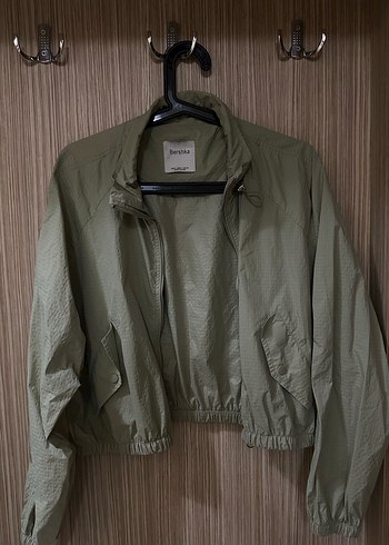 bershka yağmurluk