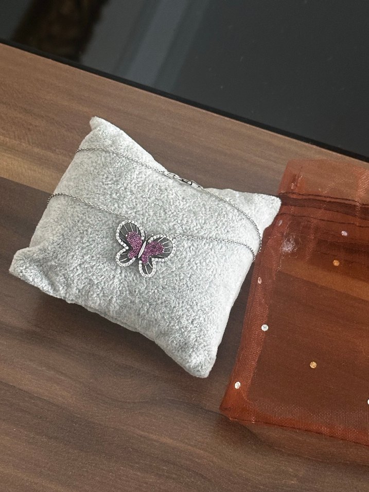 Mini Kelebek Figürlü Boncuklu Kadın Kolye - Görsel 4