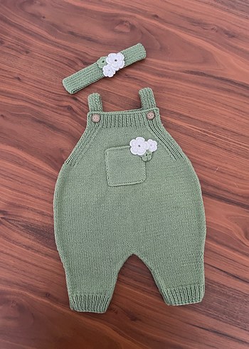 Organik ip ile örülmüş 
Nakışlı Örgü Bebek Kız Tulum ve taç - Görsel 2