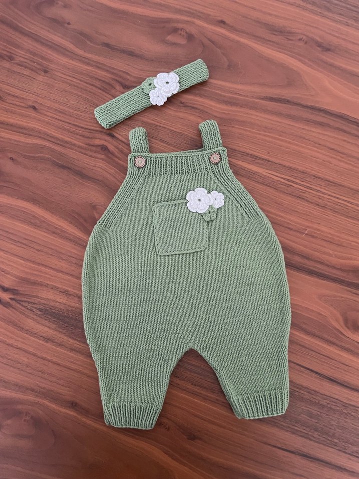 Organik ip ile örülmüş 
Nakışlı Örgü Bebek Kız Tulum ve taç - Görsel 2