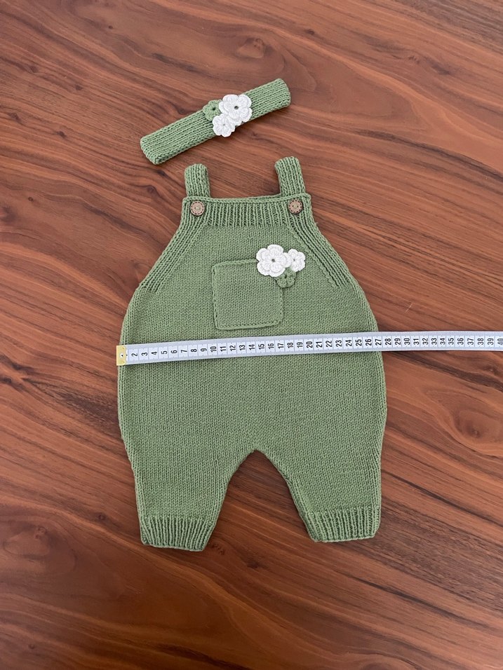 Organik ip ile örülmüş 
Nakışlı Örgü Bebek Kız Tulum ve taç - Görsel 4