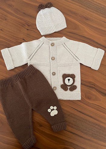 Organik 
Erkek Bebek Örgü Hırka, Pantolon ve Bere Seti - Görsel 2