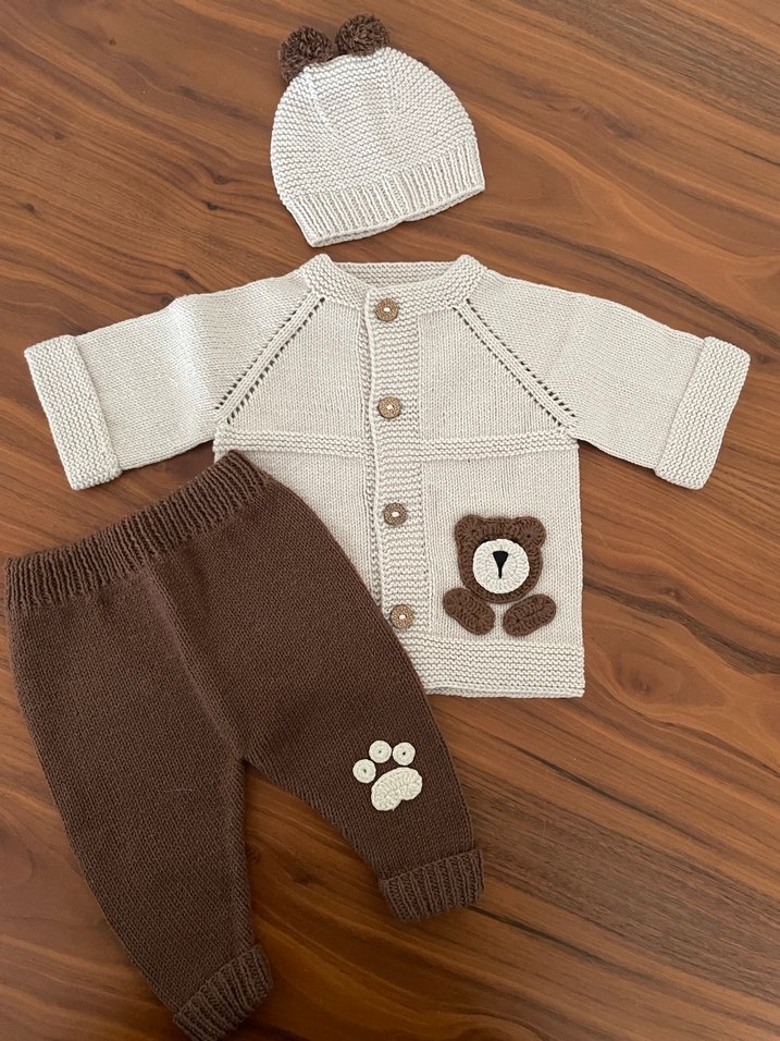 Organik 
Erkek Bebek Örgü Hırka, Pantolon ve Bere Seti - Görsel 2