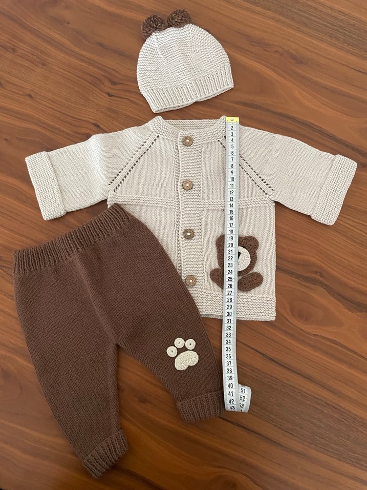 Organik 
Erkek Bebek Örgü Hırka, Pantolon ve Bere Seti - Görsel 3