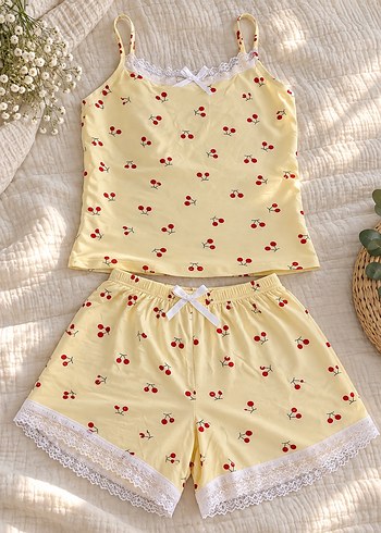 Diğer Pastel Sari Kiraz Desenli Dantelli Pijama Takimi