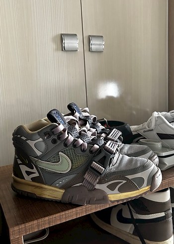 nike air trainer smoke grey