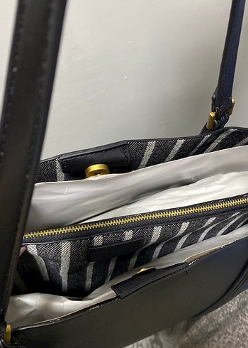 Zara Zara Siyah Deri Tokalı Kadın Omuz Çantası