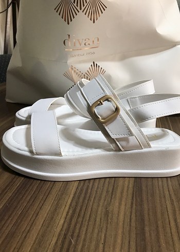 Beyaz Dolgu Topuklu Kadın Sandalet - Görsel 2