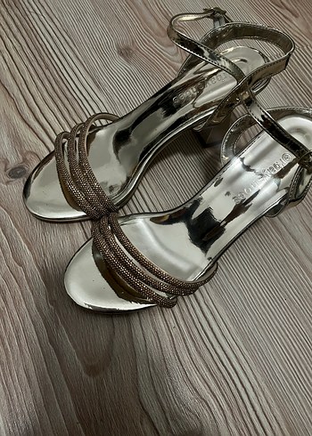 Altın Renkli Rugan Topuklu Kadın Abiye Ayakkabı - Görsel 2