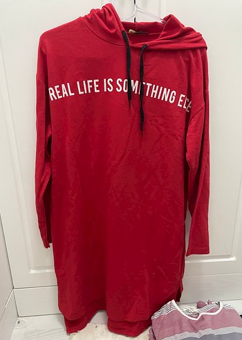 Kapüşonlu Kırmızı Baskılı Midi Sweatshirt
