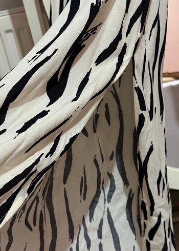 Siyah Beyaz Desenli Uzun Balık Kesim Penye Elbise - Görsel 2