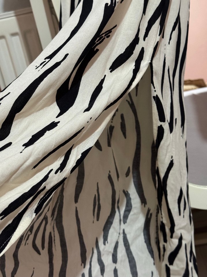 Siyah Beyaz Desenli Uzun Balık Kesim Penye Elbise - Görsel 2