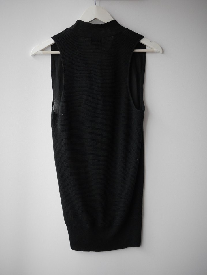 Siyah,Dökümlü Yakalı Kolsuz Triko Bluz - Görsel 5