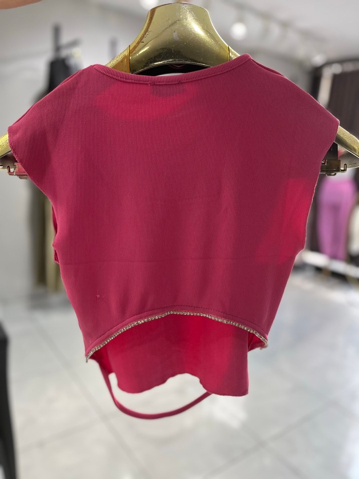 Pembe taş Detaylı Kolsuz Crop Top - Görsel 2