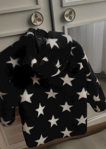 erkek Çocuk Siyah Yıldızlı Kürklü Kaban - Görsel 3