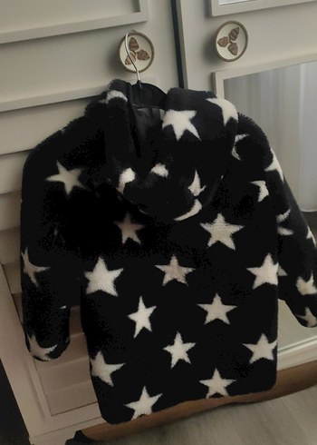 erkek Çocuk Siyah Yıldızlı Kürklü Kaban - Görsel 2