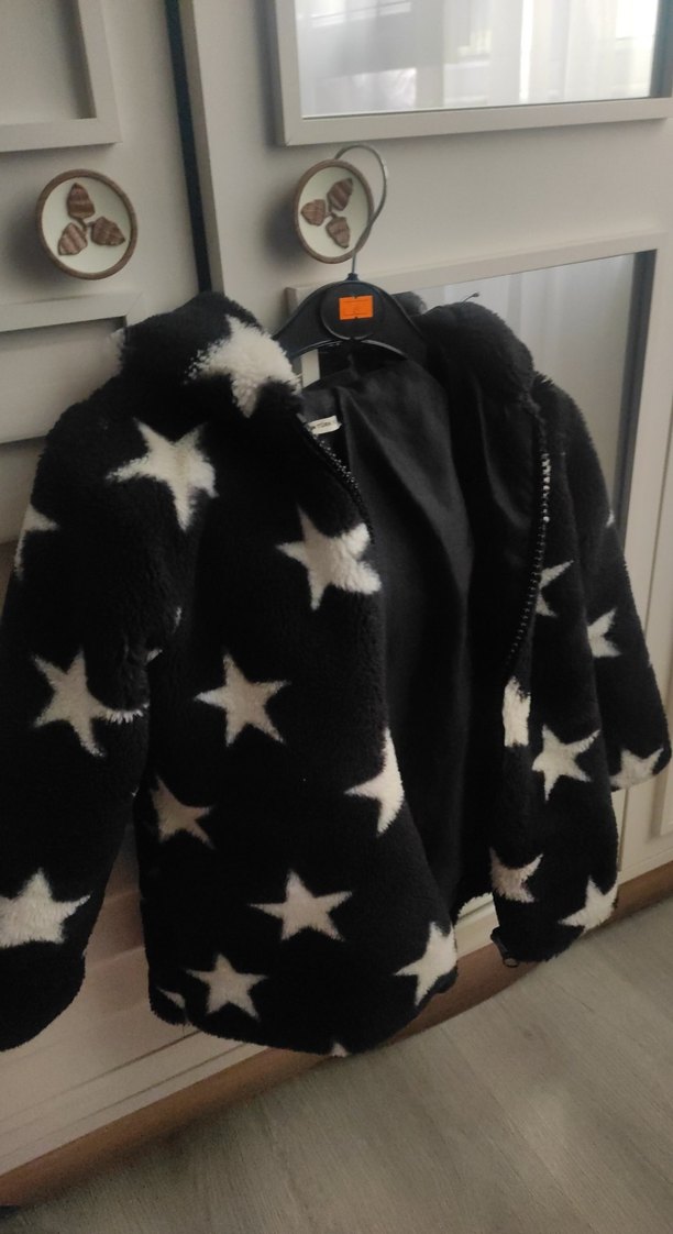 erkek Çocuk Siyah Yıldızlı Kürklü Kaban - Görsel 4