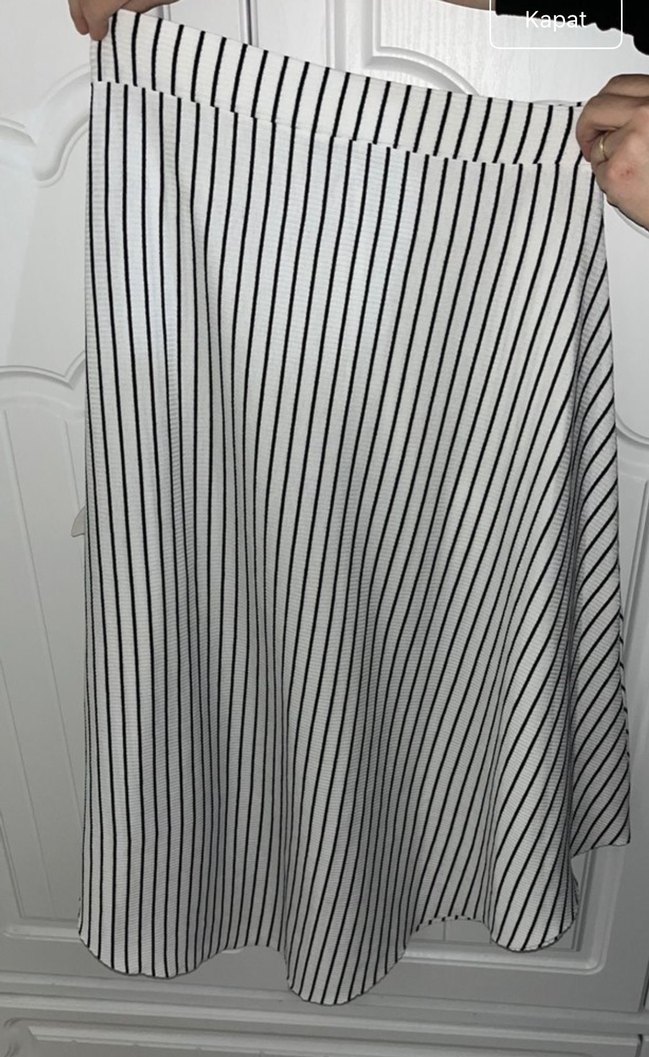 Düğmeli Midi V Kesim  Etek - Görsel 3