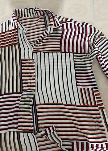 Düğmeli, Desenli, Kısa Kollu Gömlek - Görsel 2