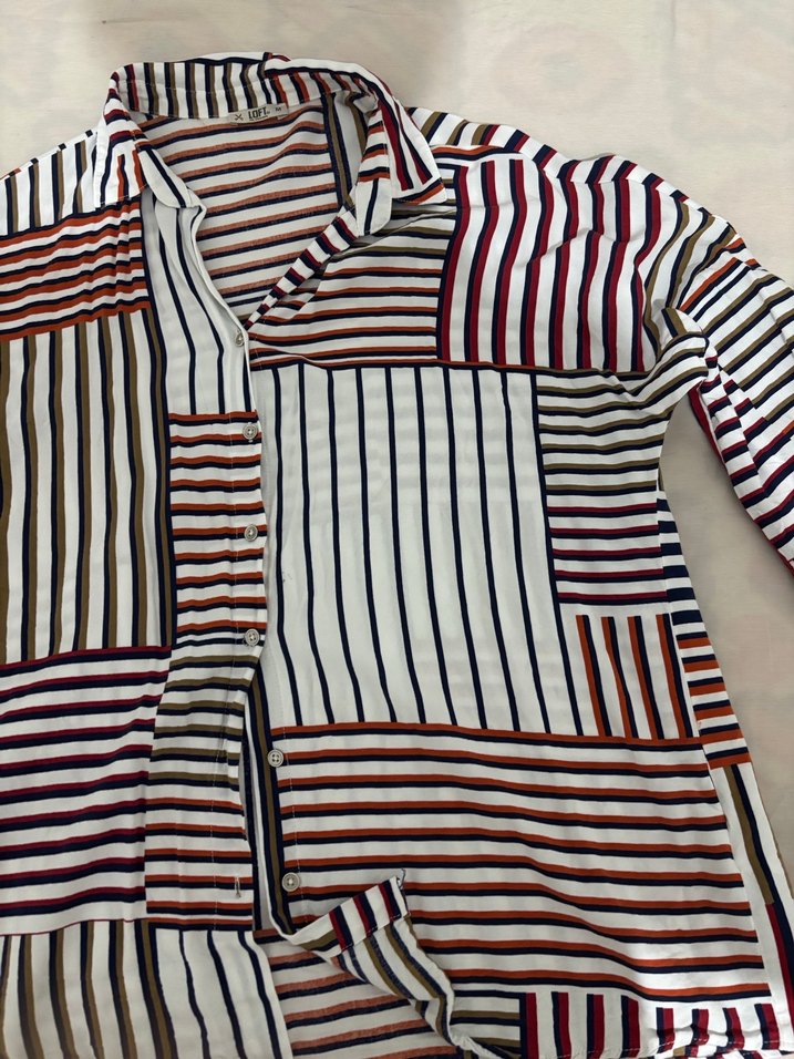 Düğmeli, Desenli, Kısa Kollu Gömlek - Görsel 2