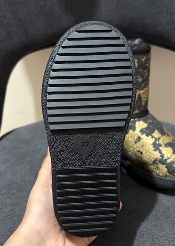 Tiffany&Co İçi kürklü 27 numara Çocuk bot ( hiç kullanılmadı )