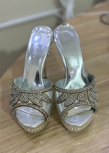 Gri Yılan Desenli Taşlı Yüksek Topuklu Abiye Ayakkabı - Görsel 3