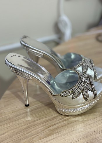 Gri Yılan Desenli Taşlı Yüksek Topuklu Abiye Ayakkabı - Görsel 5